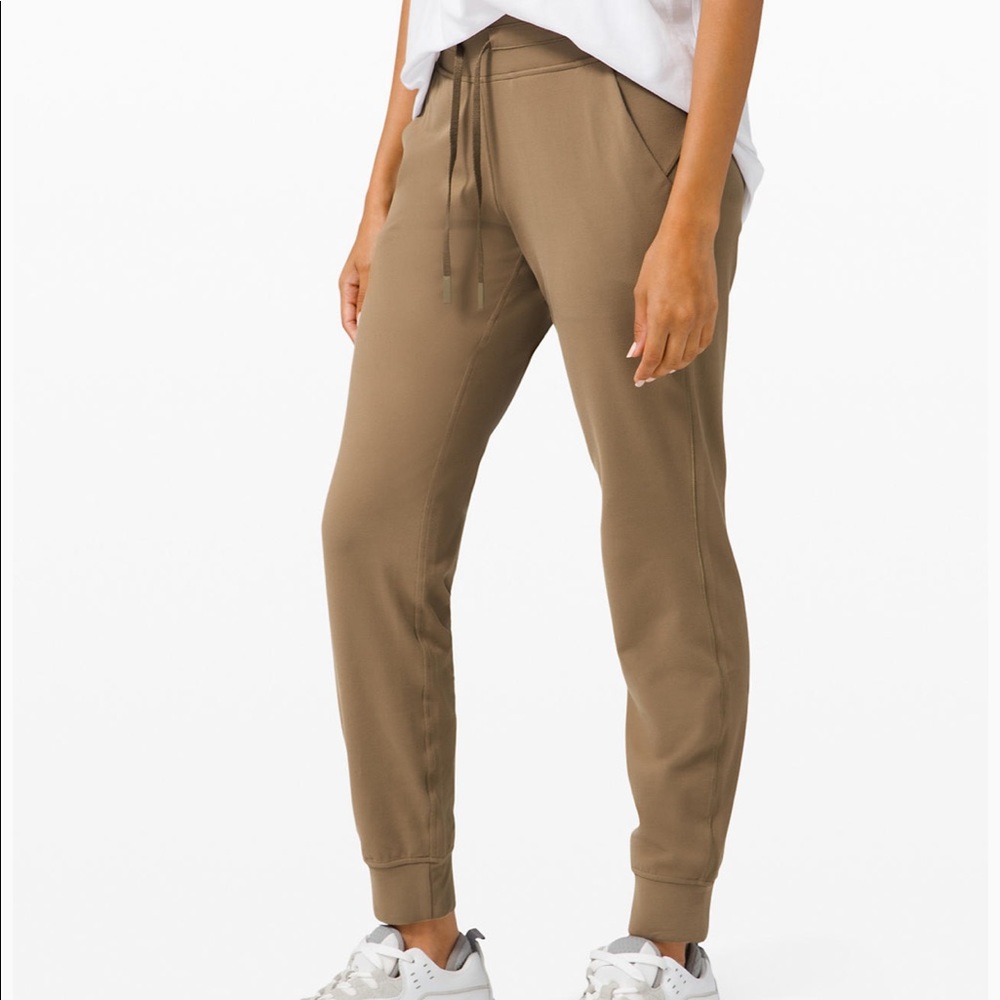 Lululemon jogger sweatpant in asphalt grey -NWOT
